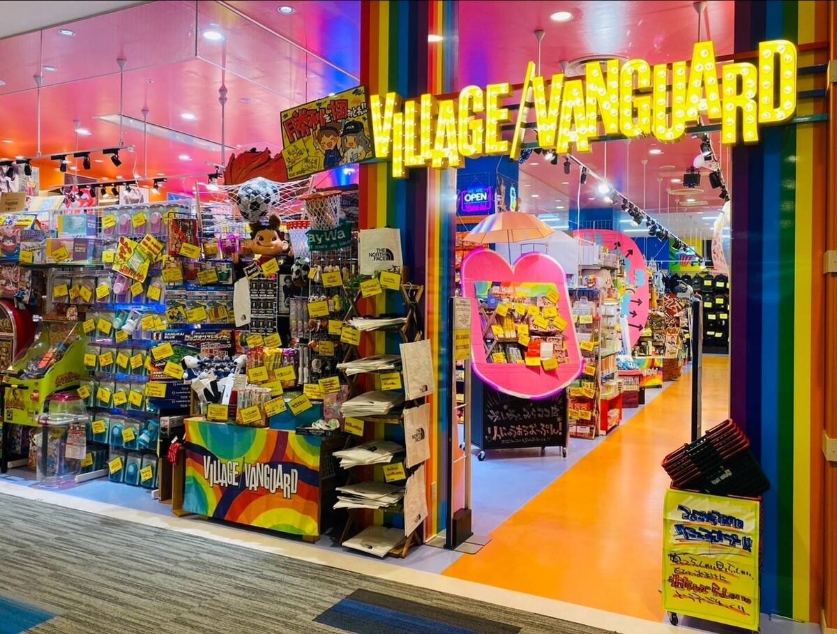 ヴィレッジヴァンガード みらい長崎ココウォーク店（Village Vanguard  MIRAI NAGASAKI COCOWALK 빌리지 뱅가드 Village Vanguard ）の店舗外観