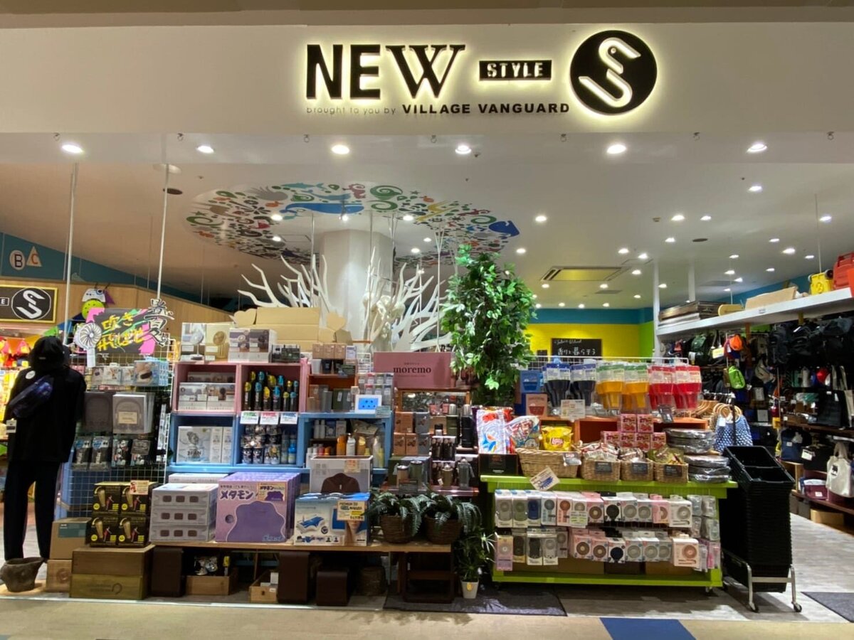 ヴィレッジヴァンガードnewstyle イオン南風原店（Village Vanguard newstyle AEON Haebaru 빌리지 뱅가드 Village Vanguard ）の店舗外観