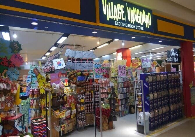 ヴィレッジヴァンガード スマーク伊勢崎店（Village Vanguard  Smark Isezaki 빌리지 뱅가드 Village Vanguard ）の店舗外観