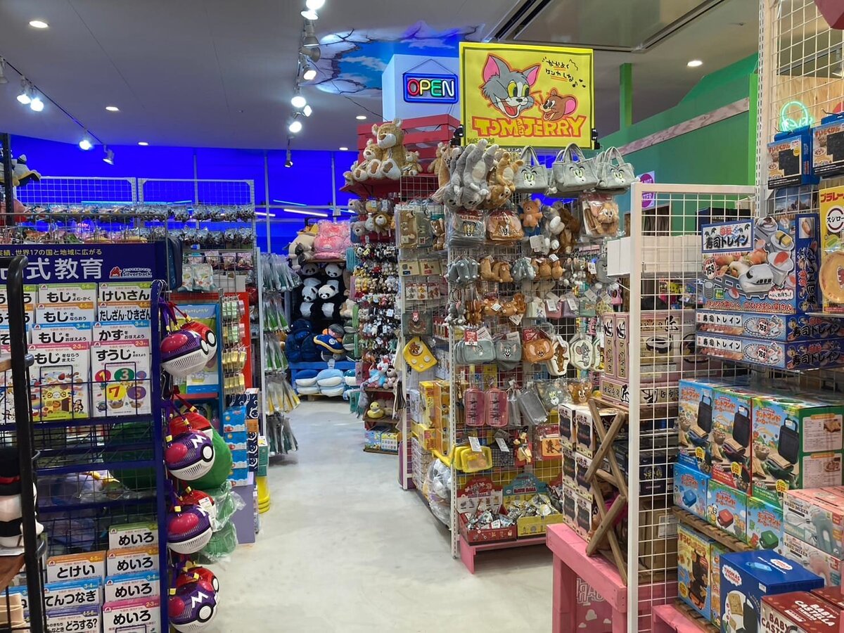 ヴィレッジヴァンガード イオンモール豊川店（Village Vanguard  AEON MALL Toyokawa 빌리지 뱅가드 Village Vanguard ）の店舗外観