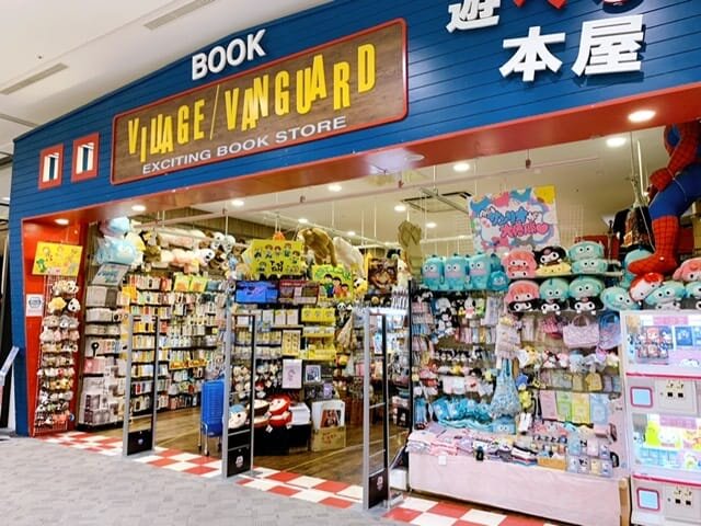 ヴィレッジヴァンガード イオンモール福津店（Village Vanguard  AEON MALL Fukutsu 빌리지 뱅가드 Village Vanguard ）の店舗外観