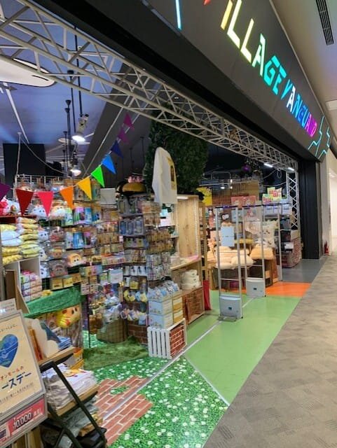 ヴィレッジヴァンガード イオンモール幕張新都心店（Village Vanguard  AEON MALL Makuharishintoshin 빌리지 뱅가드 Village Vanguard ）の店舗外観