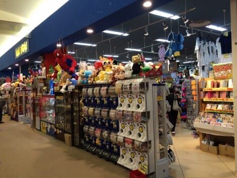 ヴィレッジヴァンガード イオンモール苫小牧店（Village Vanguard  AEON MALL Tomakomai 빌리지 뱅가드 Village Vanguard ）の店舗外観